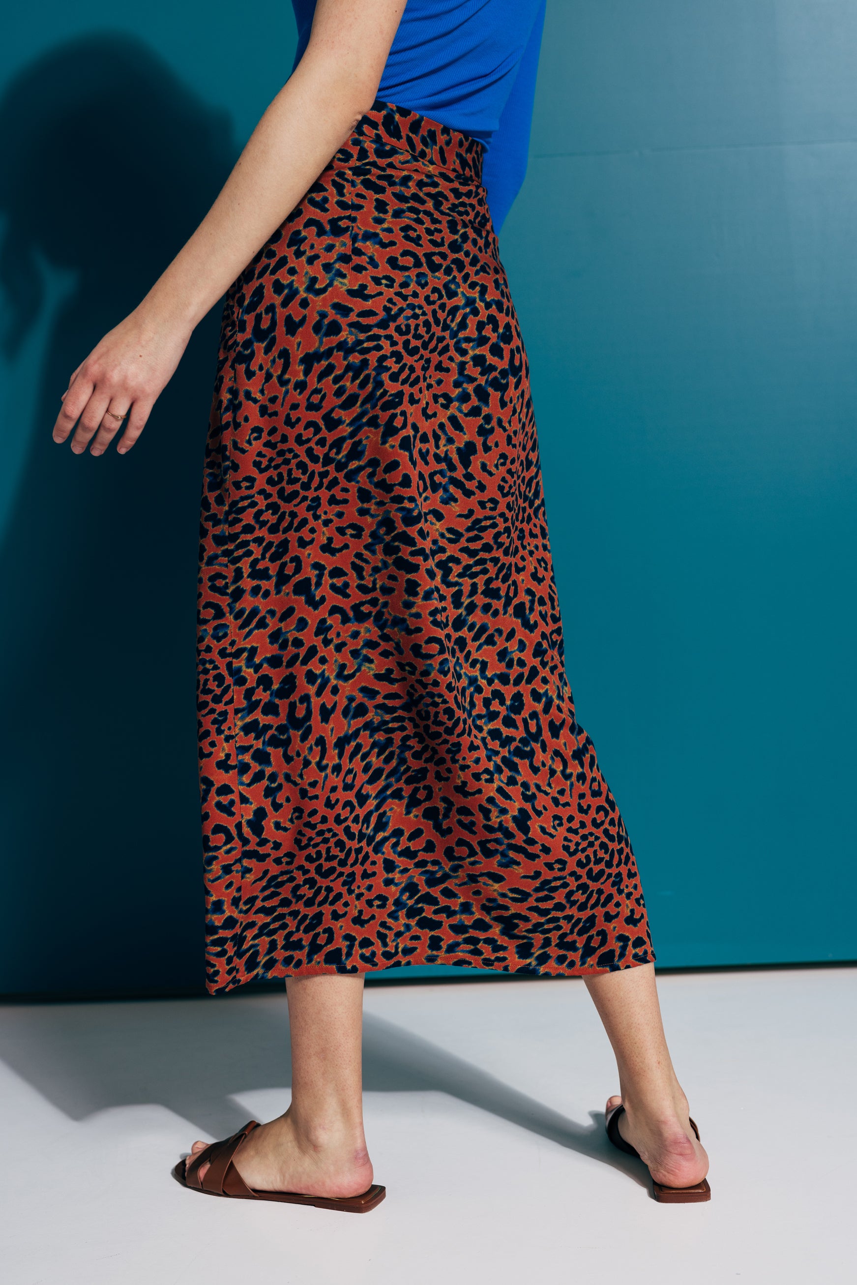 100% Viscose animal print midi skirt with front slit