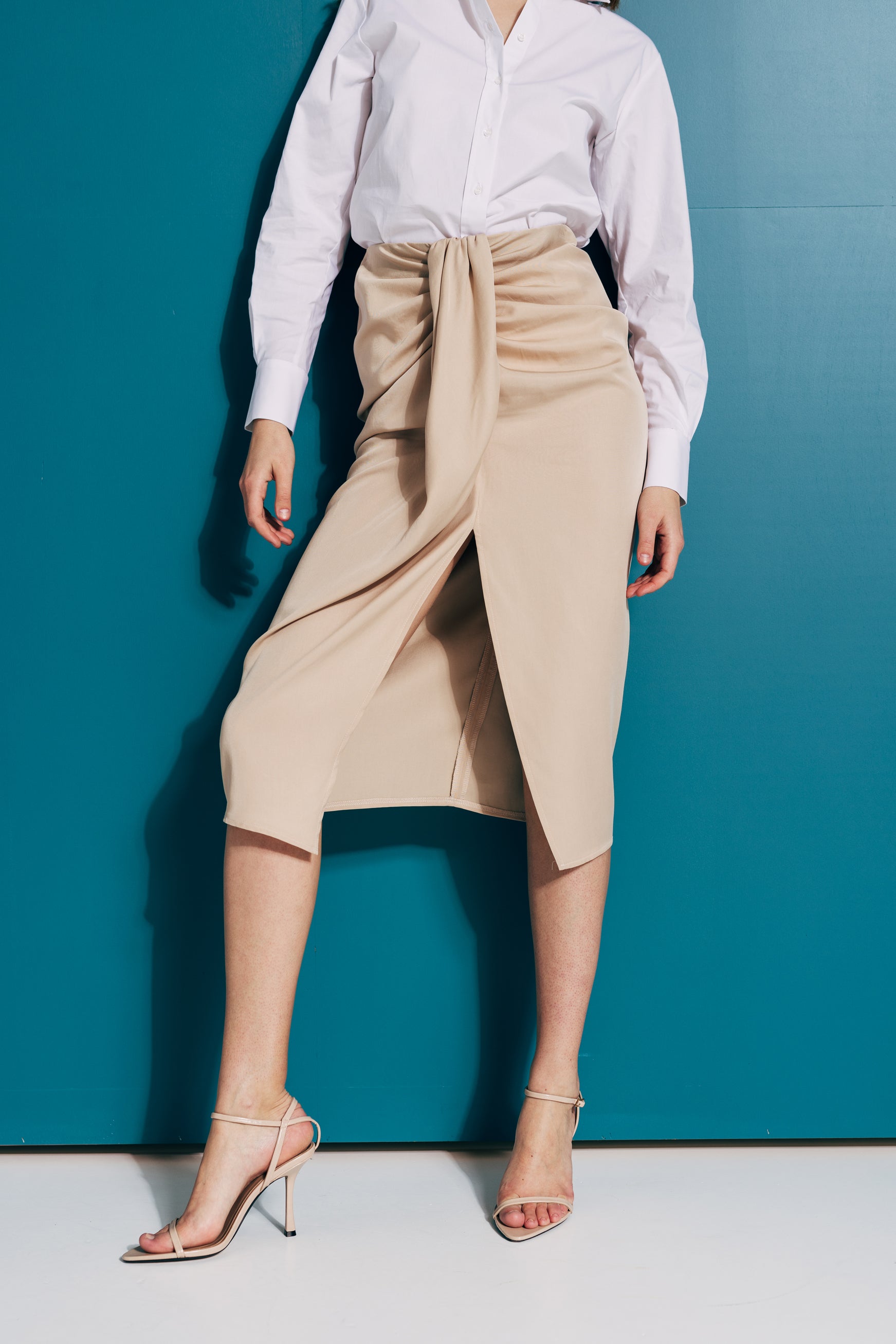 100% Lyocell midi skirt with front knot and slit