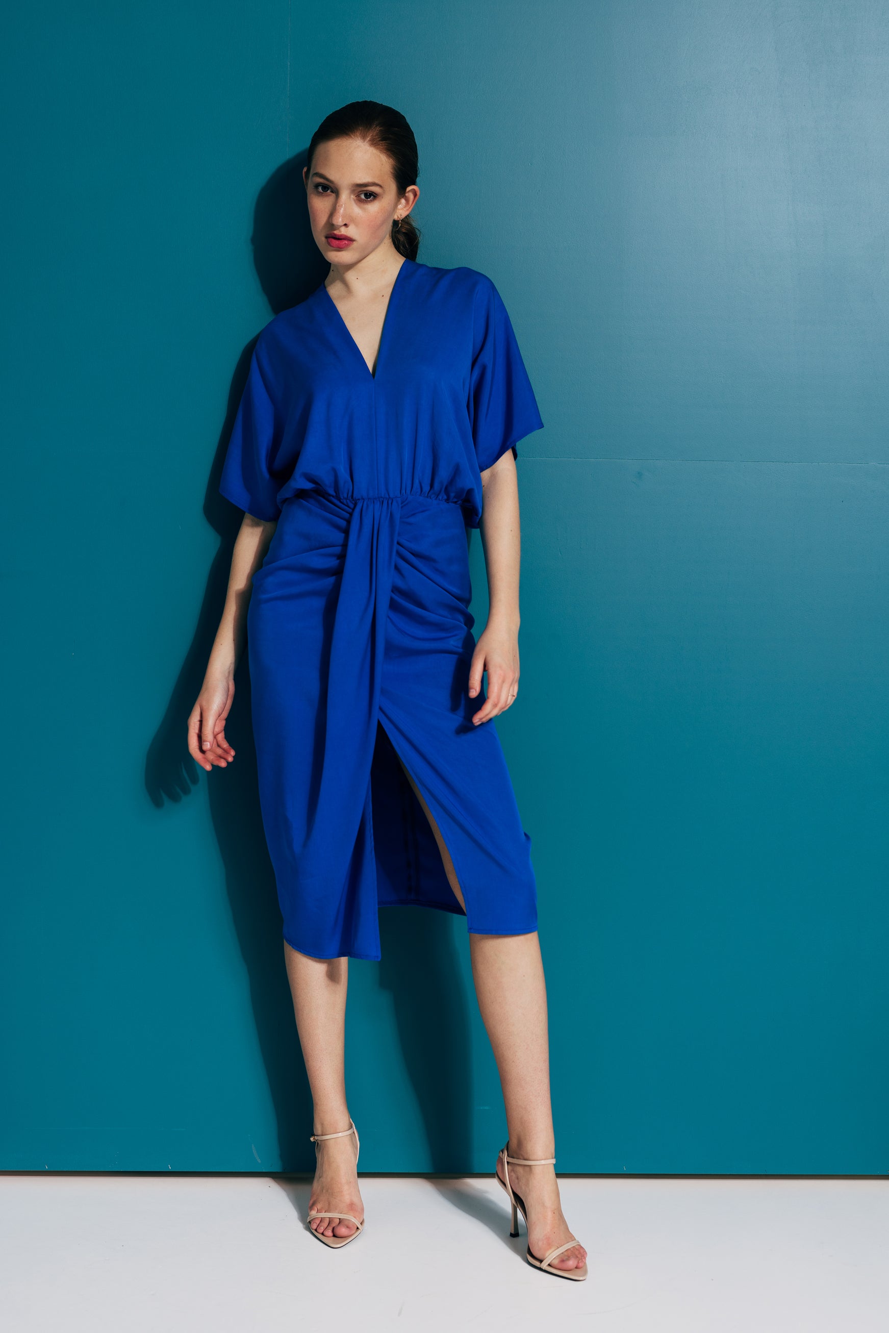 100% Lyocell midi dress with knot in royal blue