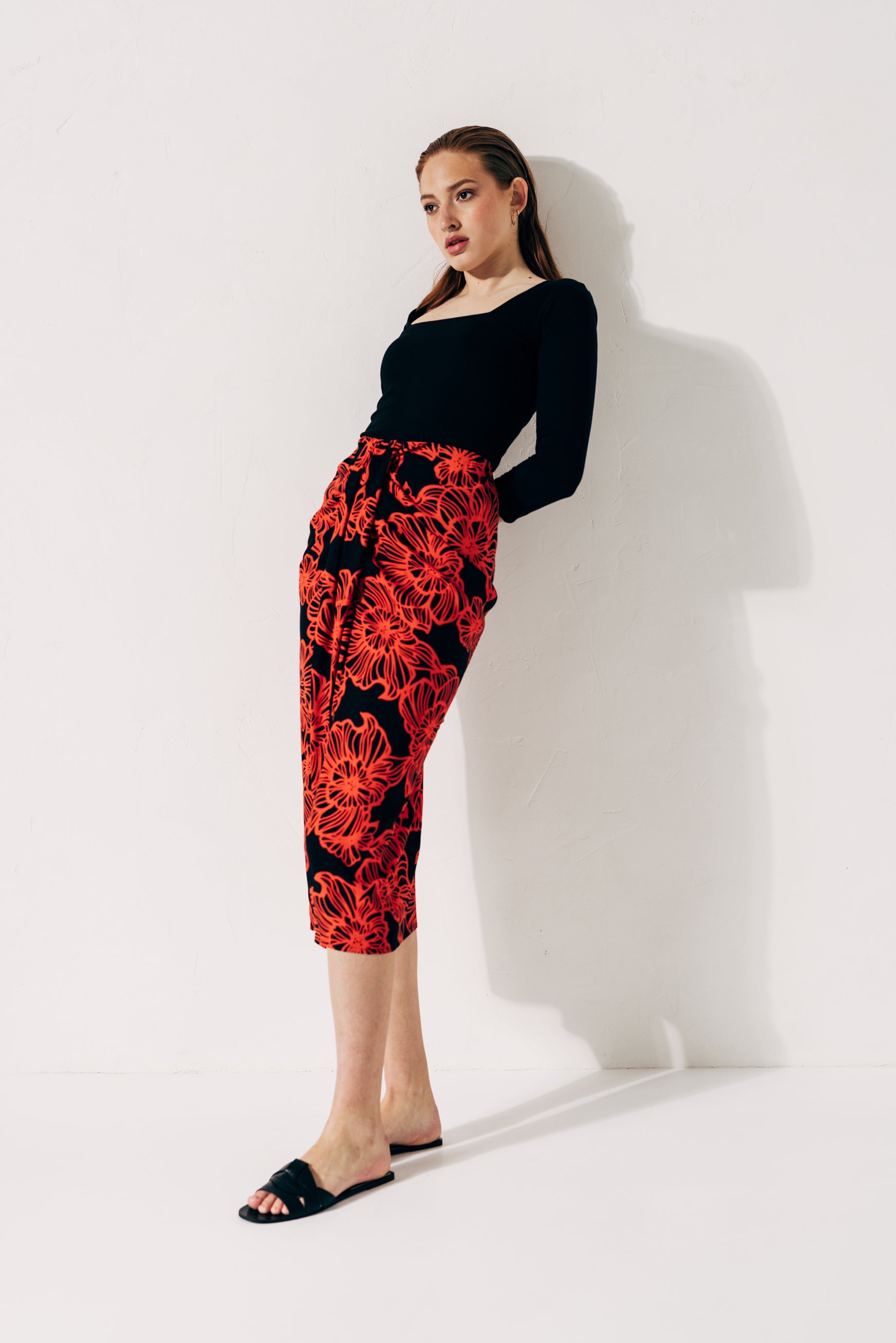 Printed high-waist midi skirt with front knot and slit