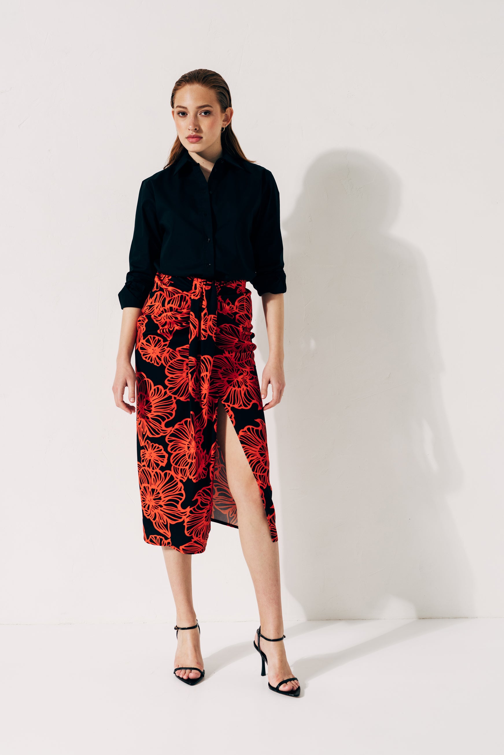 Printed high-waist midi skirt with front knot and slit