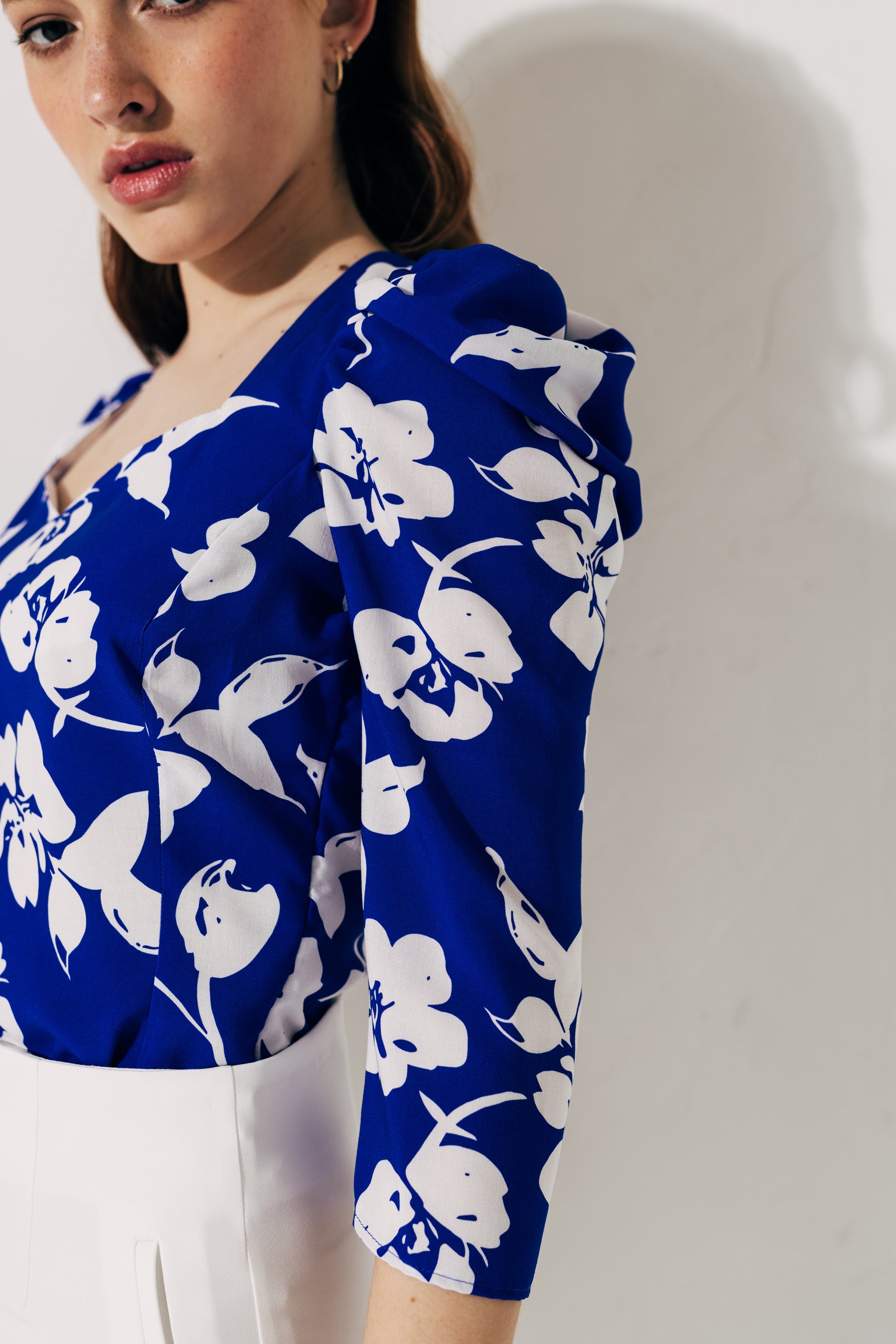 100% Viscose blouse with puffed shoulders and heart neckline