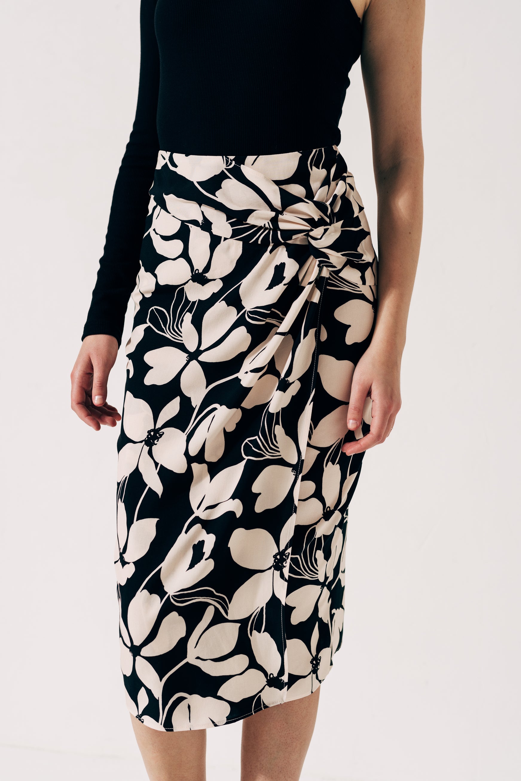 100% Viscose floral print midi skirt with side knot and slit