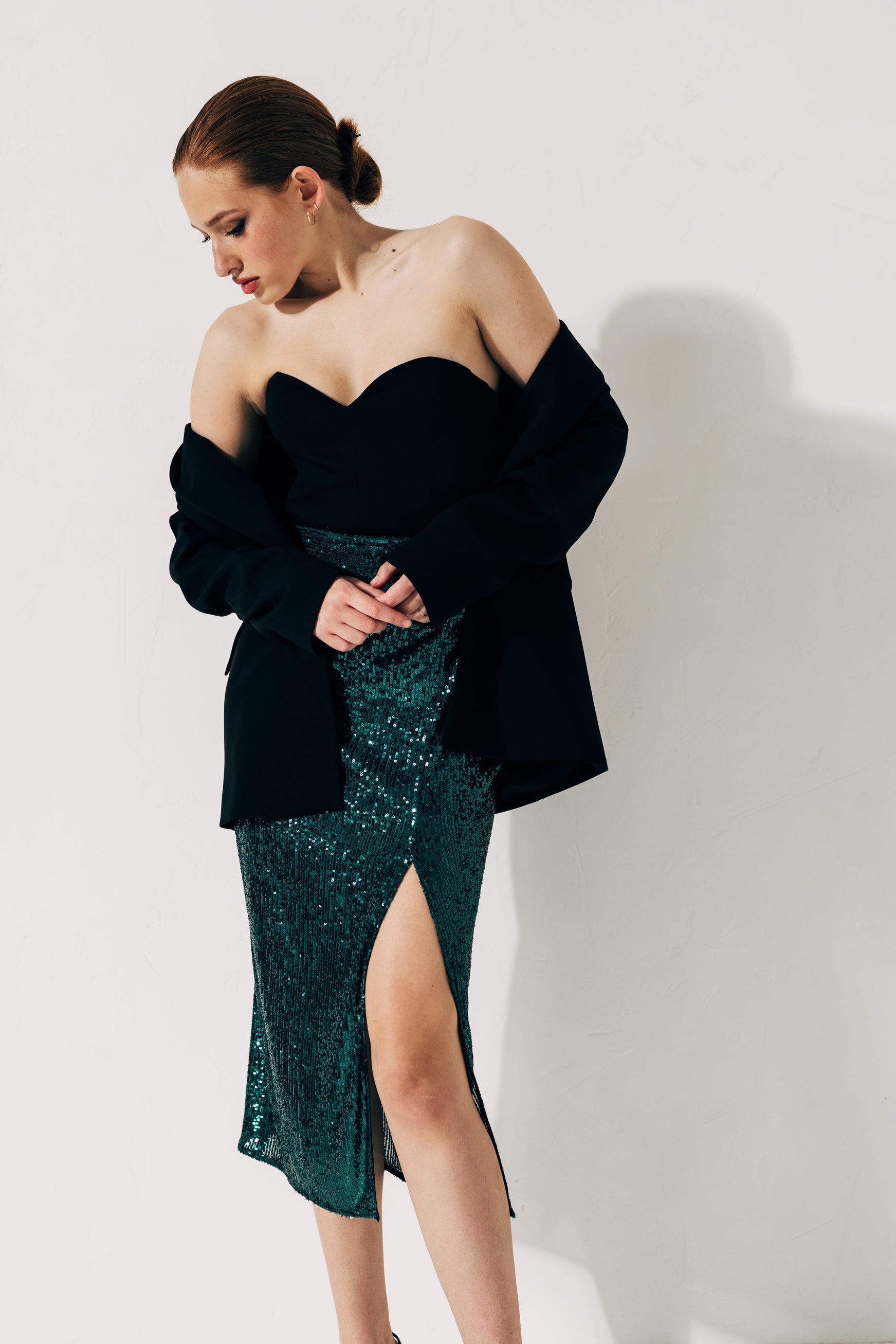 High-waist sequined skirt with slit
