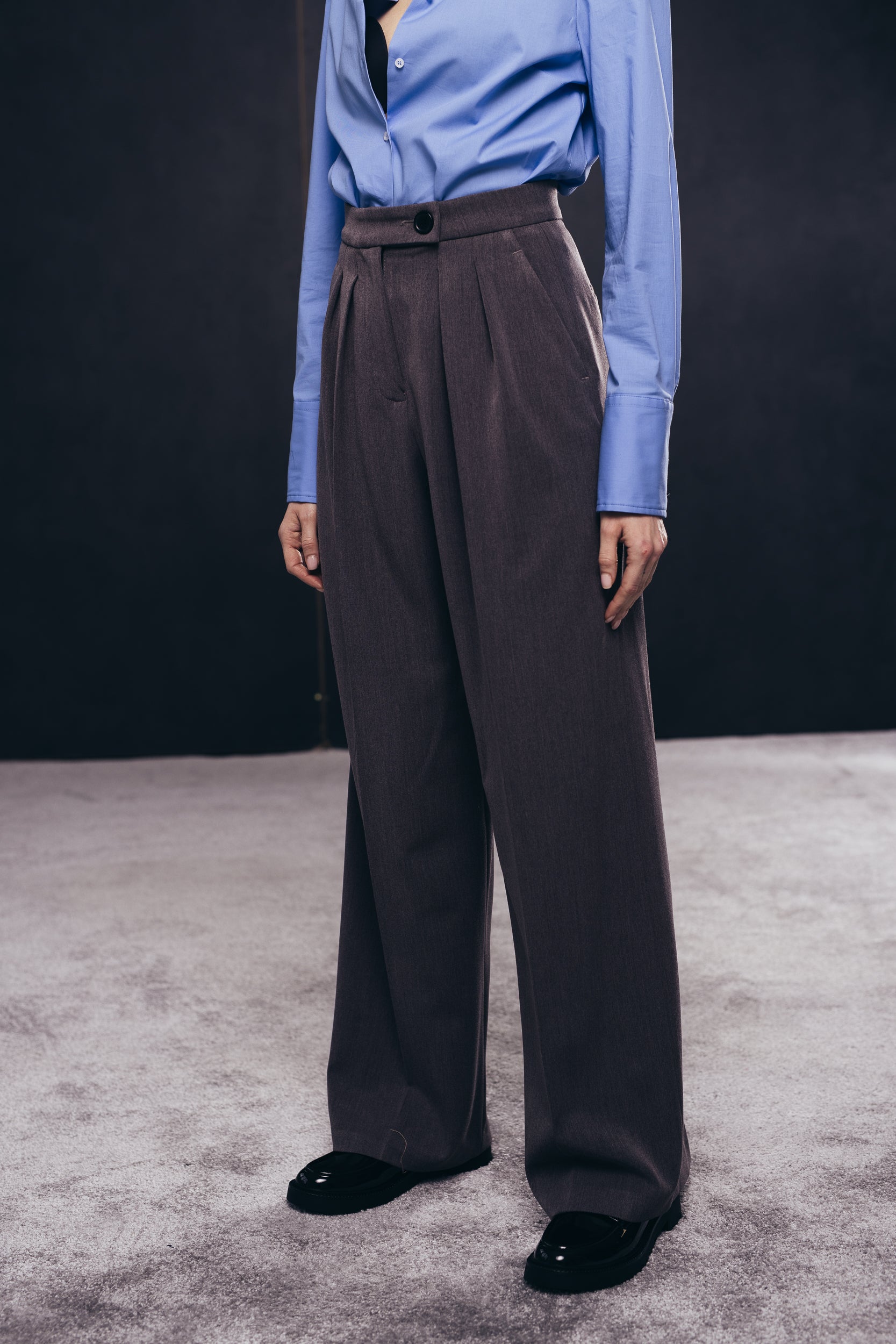 Wide-leg trousers with double darts in grey