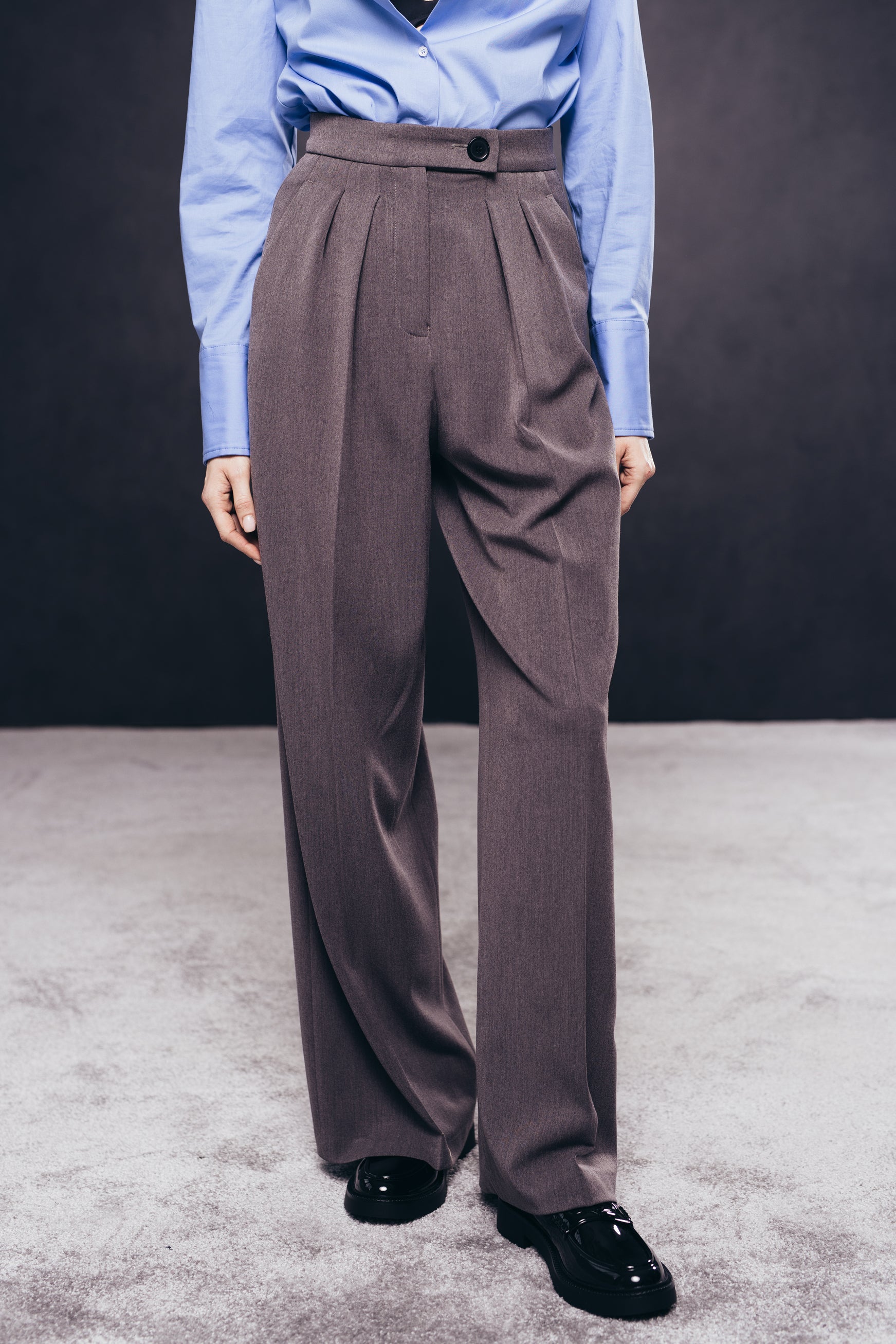 Wide-leg trousers with double darts
