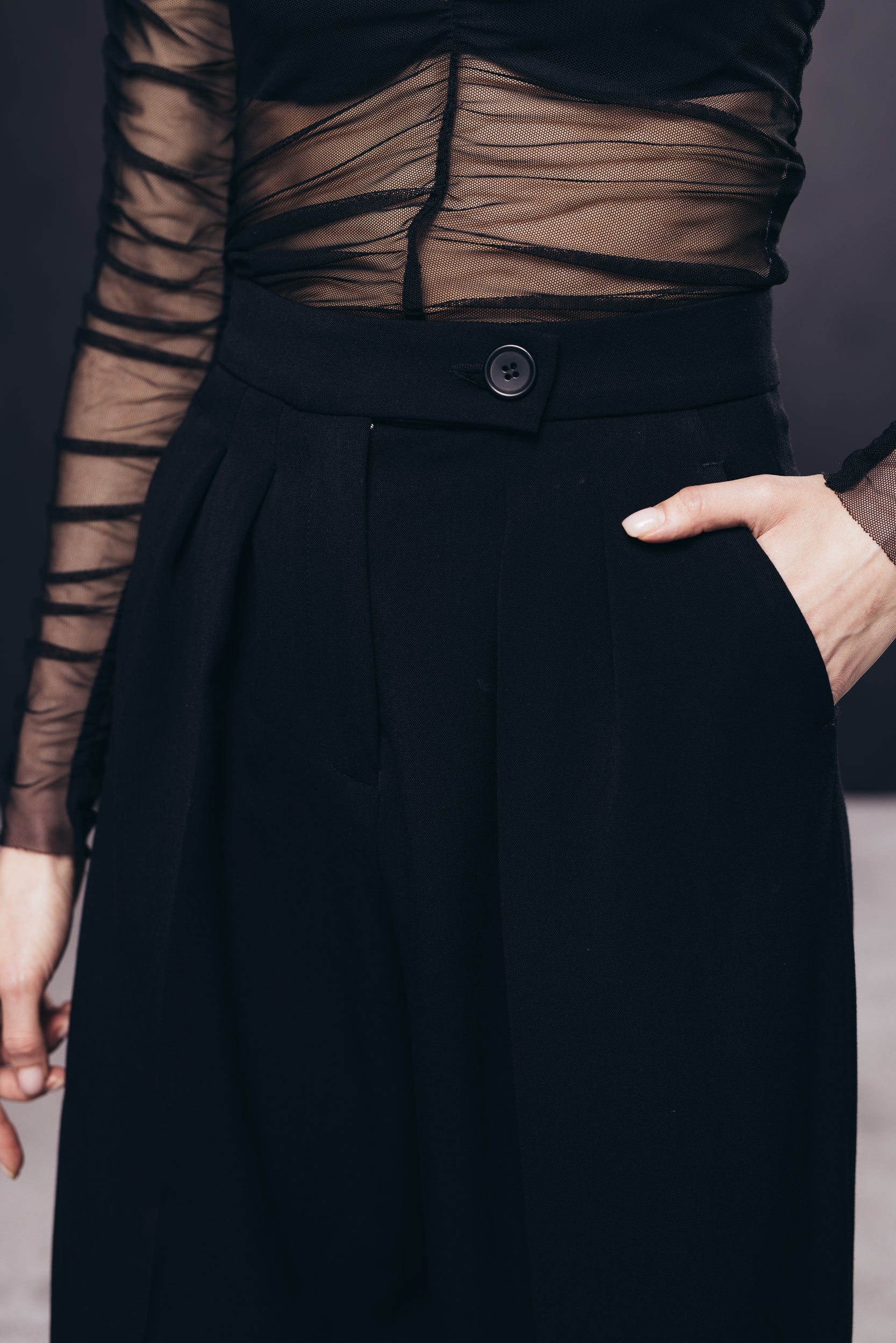 Wide-leg trousers with double darts