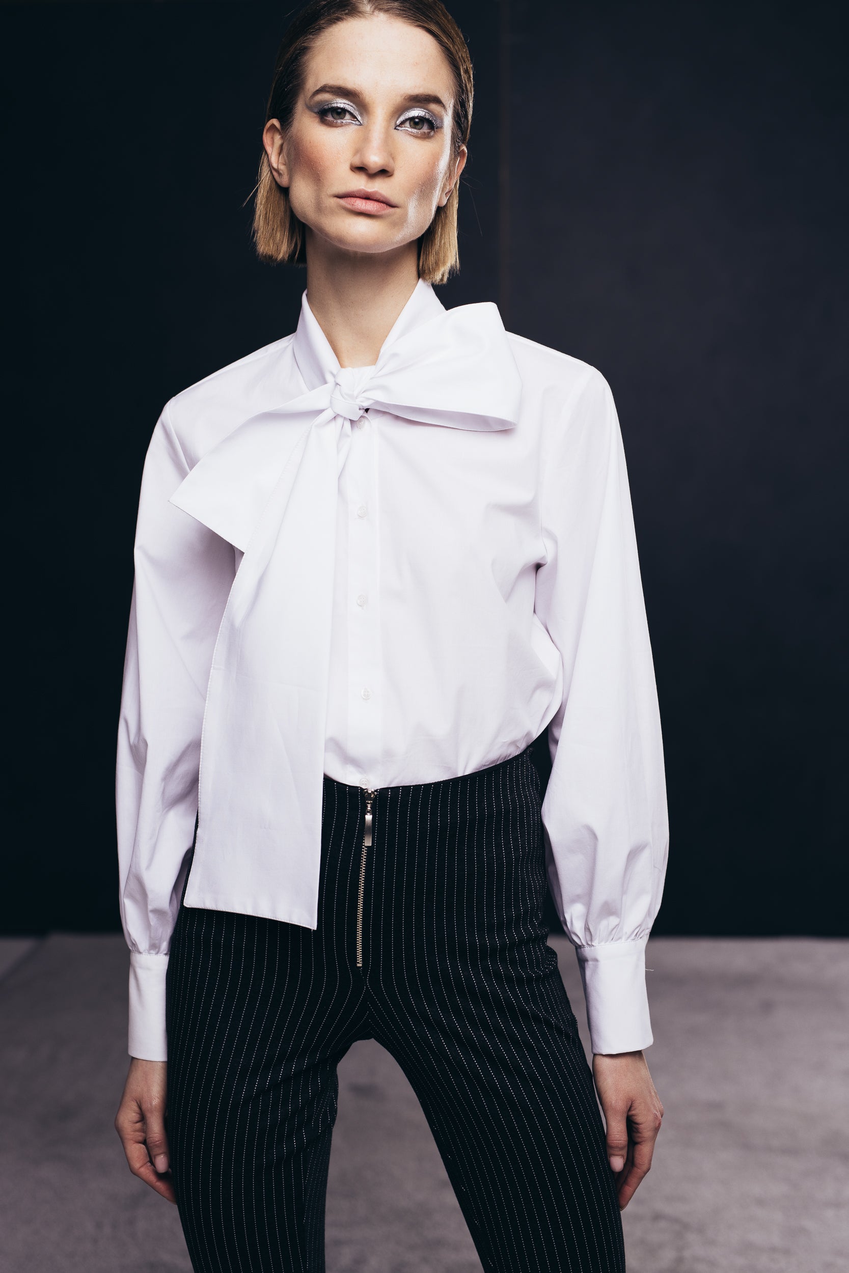 Poplin shirt with a bow detail
