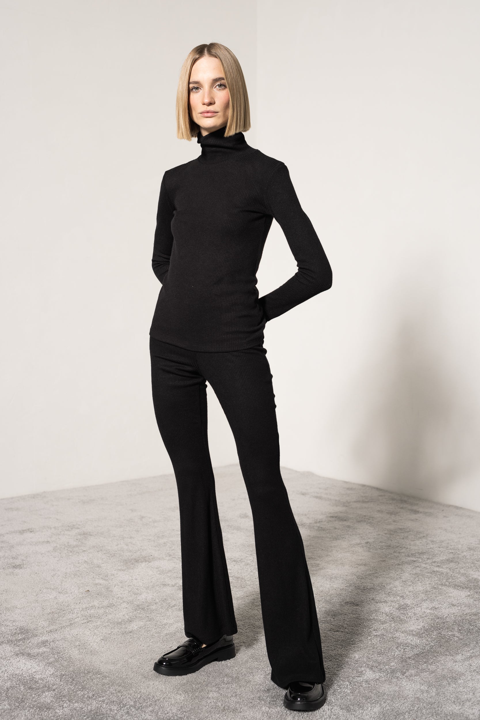 High-waist knitted trousers