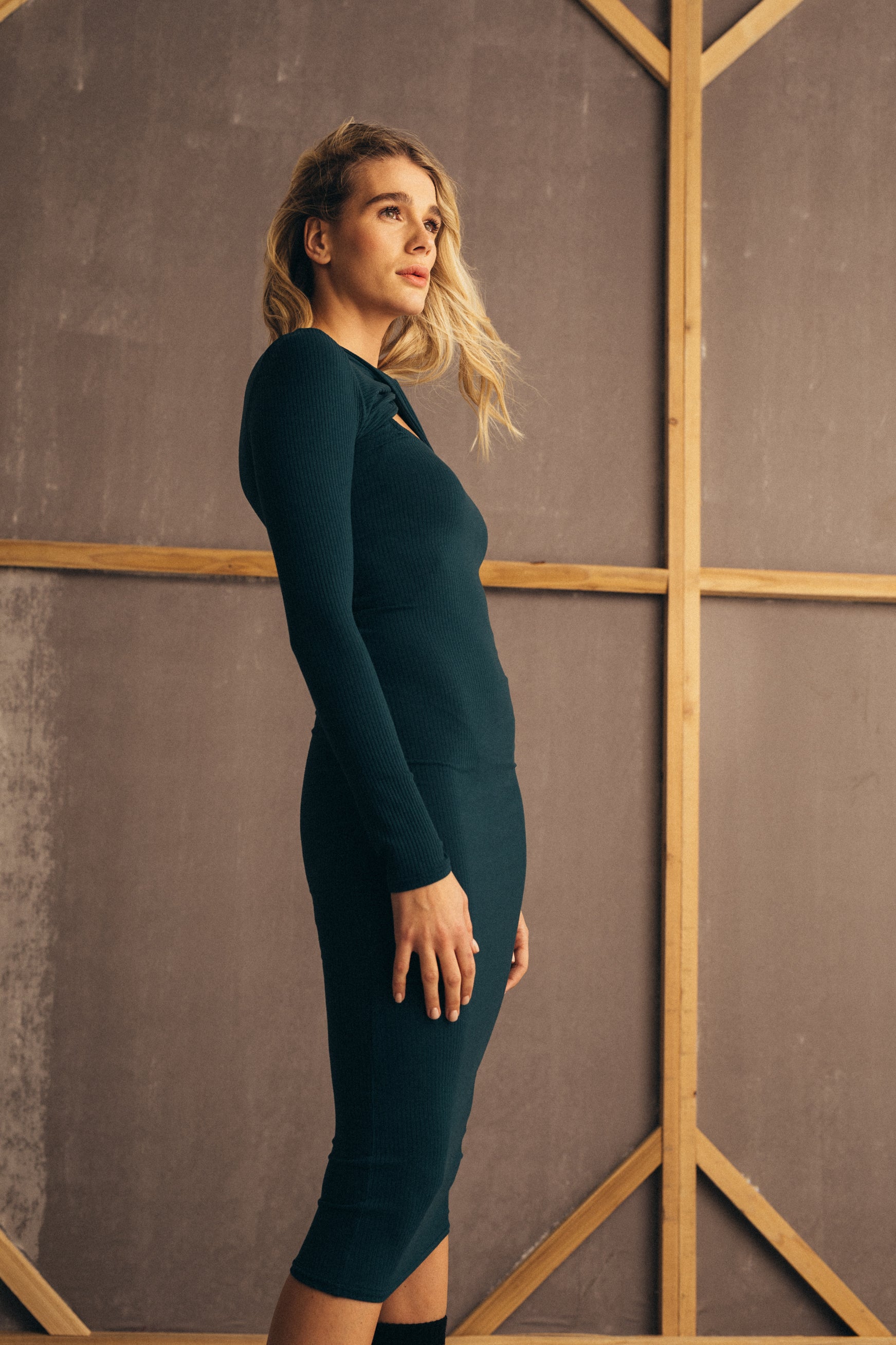 Fitted ribbed midi dress with cut-out detail
