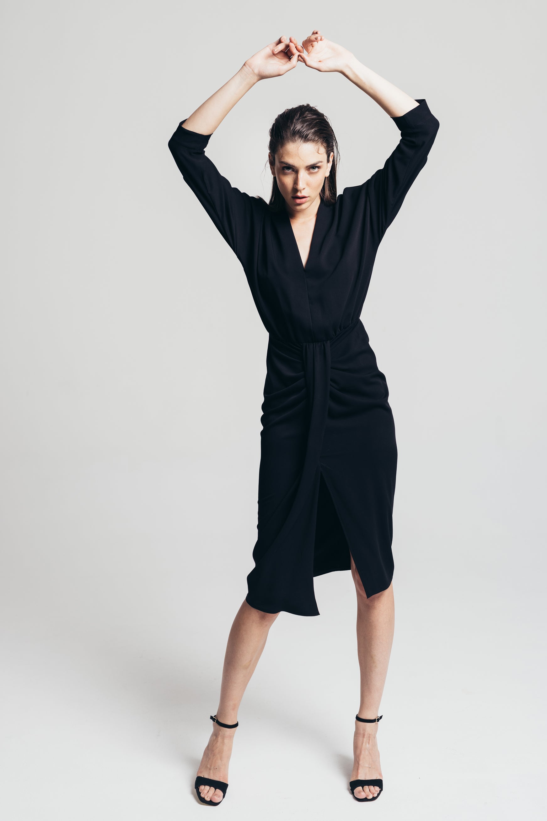 Midi dress with front knot and slit in viscose blend