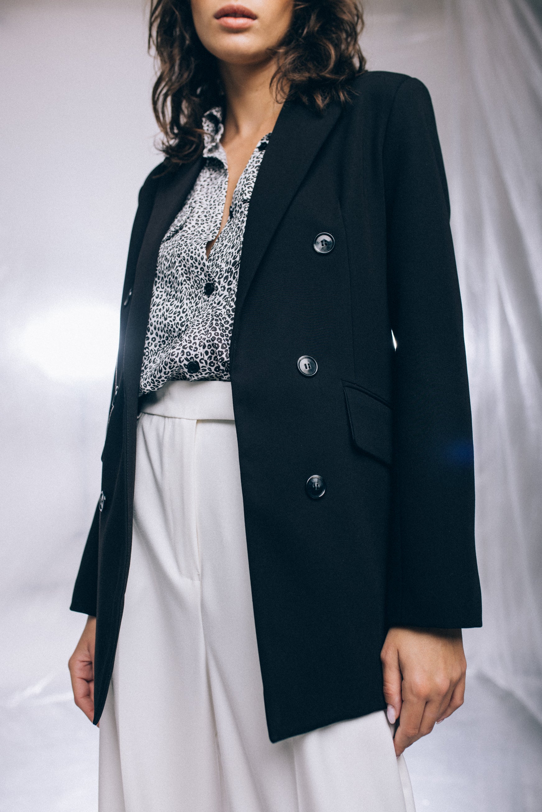 Open blazer with buttons