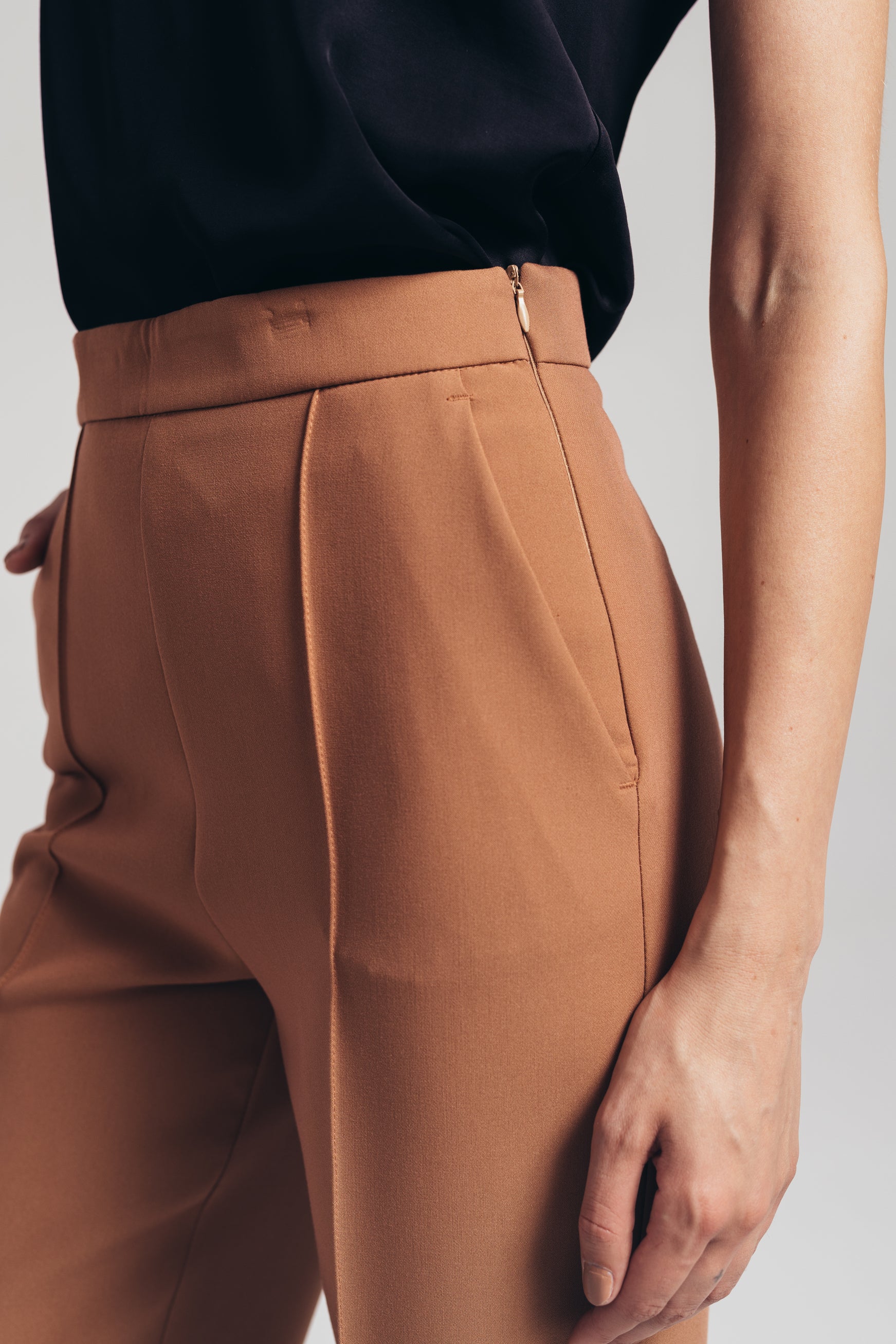 High-waist wide-leg trousers with side pockets